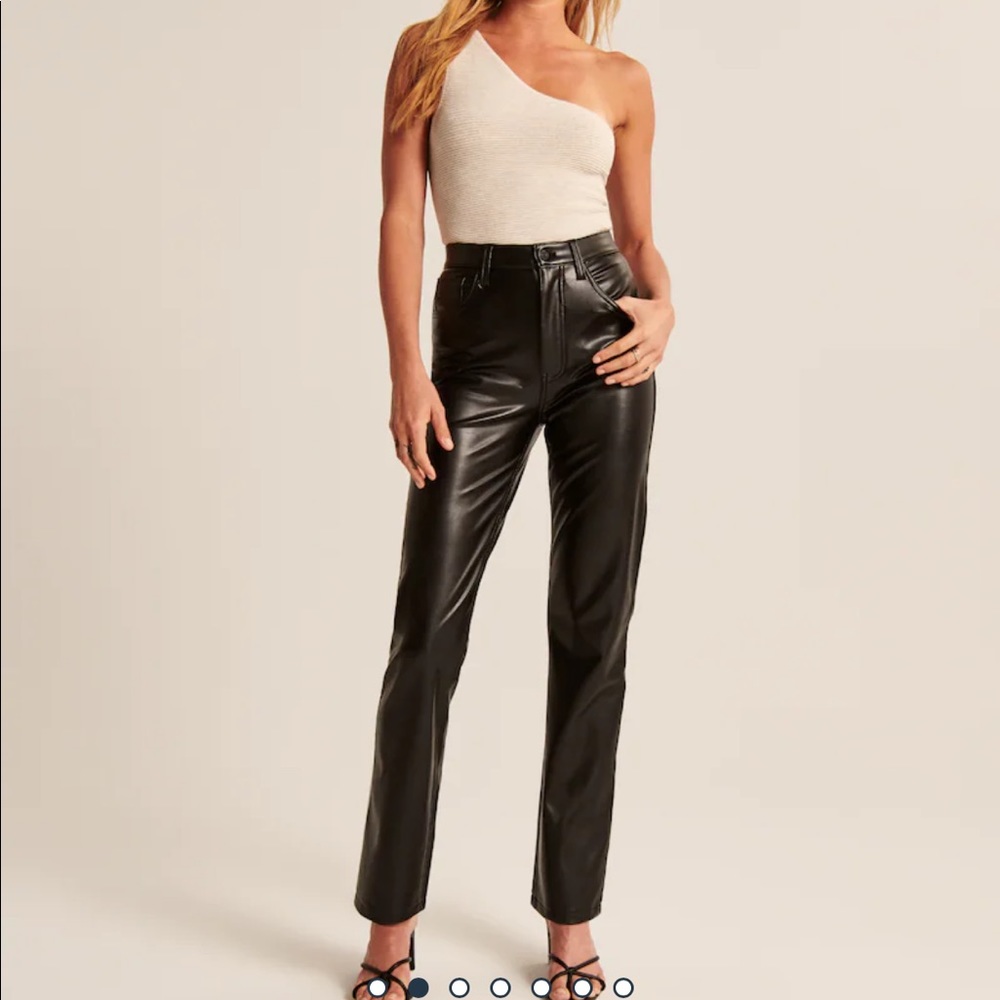 Abercrombie Vegan Leather 90s Short/Straight Pants size:M